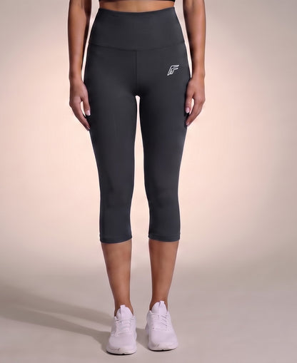 Hybrid 3/4 Capri Leggings - Midnight